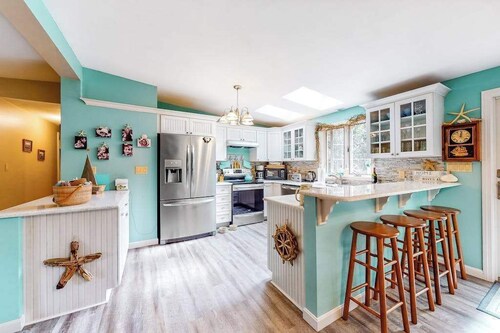 Split-Level, Family-Friendly Home w/ a Rear Deck, Gas Grill, Free WiFi, & W/D