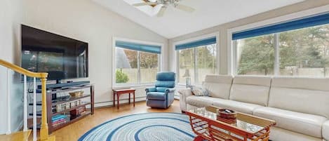 TV, fireplace, DVD player, offices