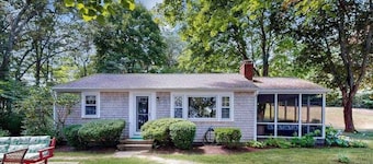 Newly updated lakefront cottage with screened porch, large yard & kayaks