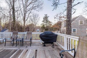 Terrace/patio - Wonderful three-story home with lovely decks, firepit, fast WiFi & washer/dryer (Oak Bluffs)