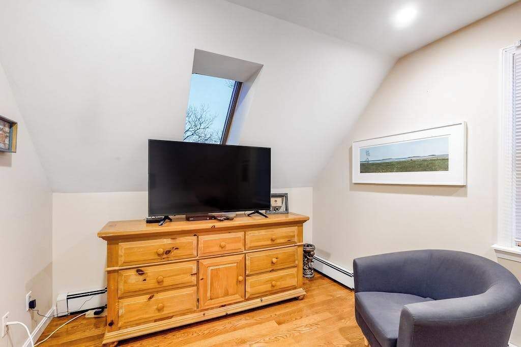 TV, video games, DVD player, offices