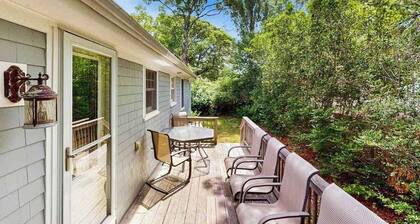 Cute & cozy cottage with a patio & gas grill in the heart of Martha's Vineyard