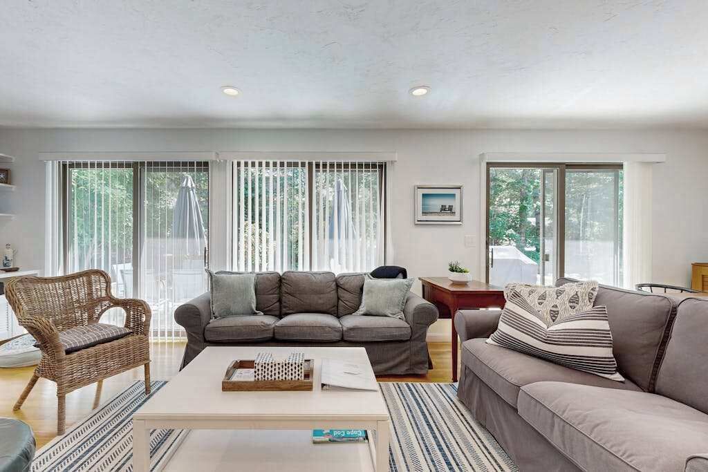 TV, fireplace, DVD player, offices