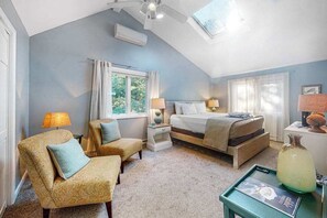 Iron/ironing board, WiFi, bed sheets - Modern home in a great location with large yard & private patio (West Tisbury)