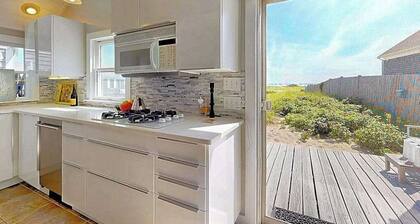 Quiet cottage on the beach with deck, grill, AC, & water views