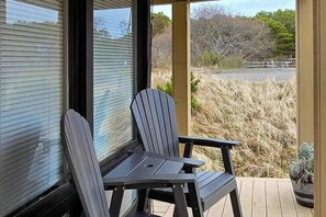Terrace/patio - Newly Renovated Studio with AC, Grill – steps from Private Beach (Truro)