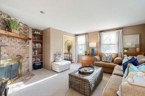 Spacious wooded retreat near canal & beach with deck & alfresco dining