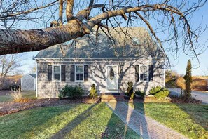Exterior - Spacious wooded retreat near canal & beach with deck & alfresco dining (Sagamore Beach)