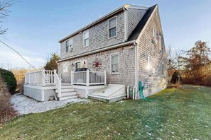 Exterior - Spacious wooded retreat near canal & beach with deck & alfresco dining (Sagamore Beach)