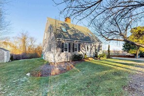Exterior - Spacious wooded retreat near canal & beach with deck & alfresco dining (Sagamore Beach)