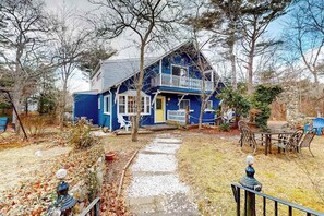 Exterior - Duplex home blocks from Manomet Beach with balcony, firepit & outdoor space (Plymouth)