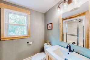 Shower, towels - Beautifully renovated home near area's beaches with cathedral ceilings & grill (Pocasset)