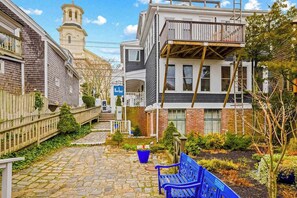 Terrace/patio - Light-filled condo in the heart of town - steps to beach, restaurants & pier (Provincetown)