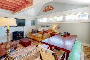 Fernseher, Kamin, Videospiele, Stereoanlage
