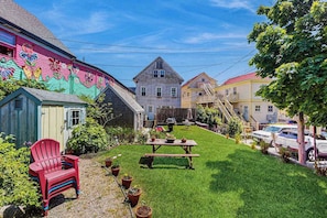 Outdoor dining - Downtown Studio Loft w/Free WiFi, Balcony, Full Kitchen, and Great Location (Provincetown)