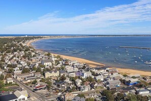 Beach nearby - Pristine cottage with charming screened porch & balcony - steps to the Boatslip (Provincetown)