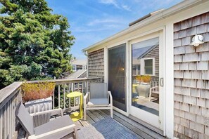 Terrace/patio - Pristine cottage with charming screened porch & balcony - steps to the Boatslip (Provincetown)