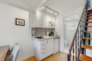 Microwave, stovetop, coffee/tea maker, toaster - Charming condo with shared courtyard - walk to the beach and dining (Provincetown)