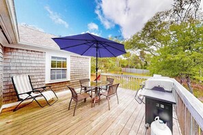 Outdoor dining - Dog-Friendly Home w/Yard, Deck, Free WiFi, New Gas Grill - Walk to the Beach (Chatham)