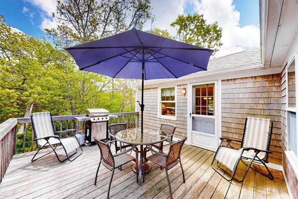 Outdoor dining - Dog-Friendly Home w/Yard, Deck, Free WiFi, New Gas Grill - Walk to the Beach (Chatham)