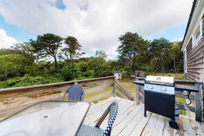 Outdoor dining - Beautiful, cozy ranch home w/ a deck - walking distance to Downtown Chatham (Chatham)