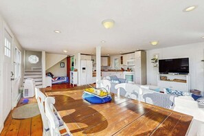 Interior - Breathtaking Riverfront Home with a Lovely Deck, Close to Beach - Dogs OK (Chatham)