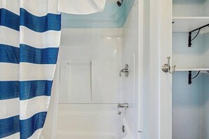 Shower, hair dryer, towels - Breathtaking Riverfront Home with a Lovely Deck, Close to Beach - Dogs OK (Chatham)