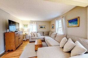 TV, offices - Serene home near downtown with furnished deck - walk to Ridgevale Beach (Chatham)