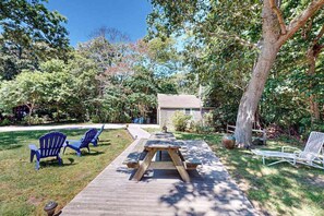 Outdoor dining - Coastal home with screened porch, W/D, & amazing location (Centerville)