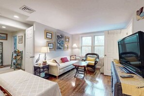 TV, fireplace, DVD player, offices - Ideally located home with yard, grill, bikes, gas fireplace, streaming, W/D, AC (Brewster)