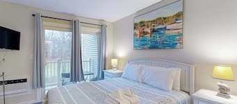 Cozy condo with golf course view, balcony, W/D, AC, & games