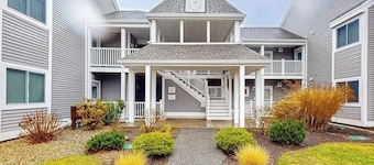 Cozy condo with golf course view, balcony, W/D, AC, & games