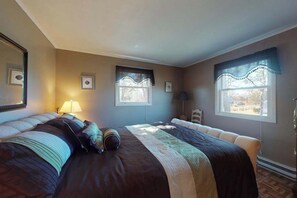 Iron/ironing board, WiFi, bed sheets - Bright & nautical beach home with enclosed yard & outdoor shower - walk to beach (Dennis Port)