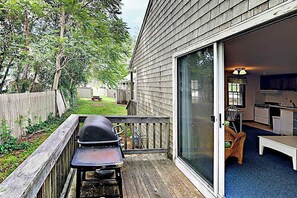 Terrace/patio - Spacious duplex with large outdoor deck - just minutes to Sea Street Beach (Dennis Port)