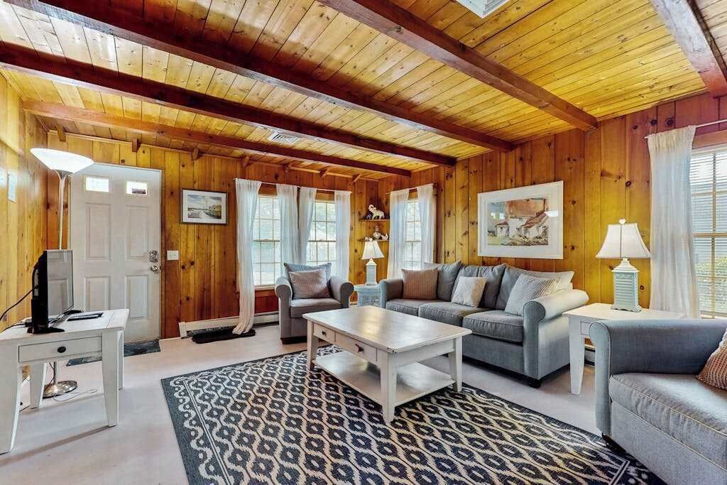 Garden Cottage Just Steps From The Beach In Cape Cod - Capo Cod, MA