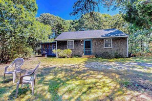 Exterior - Newly remodeled bayside cottage with screened patio - short drive to the water (Eastham)