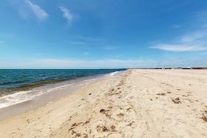 A beach with a clear sky and calm sea. - Waterfront escape with gas grill, furnished deck, fast WiFi, beach access nearby (Dennis Port)