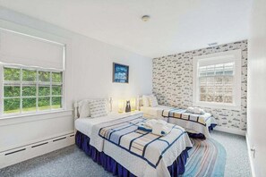 Iron/ironing board, Internet, bed sheets - Welcoming island cottage with patio & enclosed yard - close to town & beaches (Edgartown)