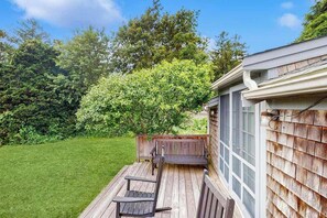 Terrace/patio - Welcoming island cottage with patio & enclosed yard - close to town & beaches (Edgartown)