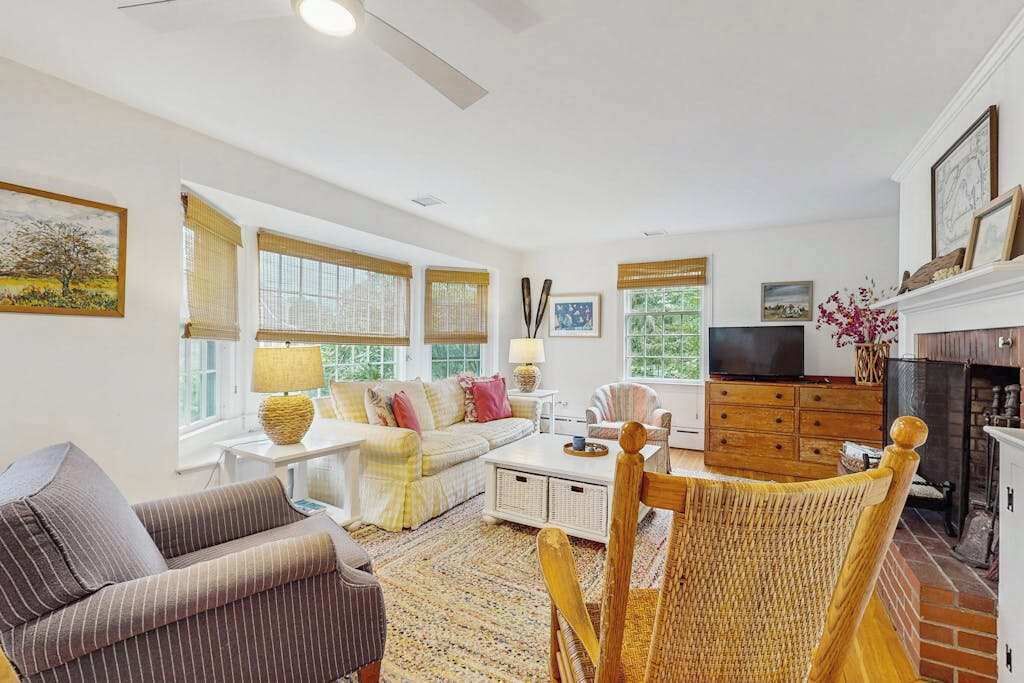 TV, fireplace, offices