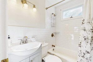 Shower, hair dryer, towels - Waterfront home with lake views - walk to Falmouth Heights Beach (Falmouth)