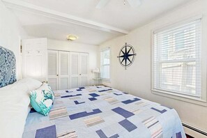 Desk, iron/ironing board, WiFi, bed sheets - Waterfront home with lake views - walk to Falmouth Heights Beach (Falmouth)