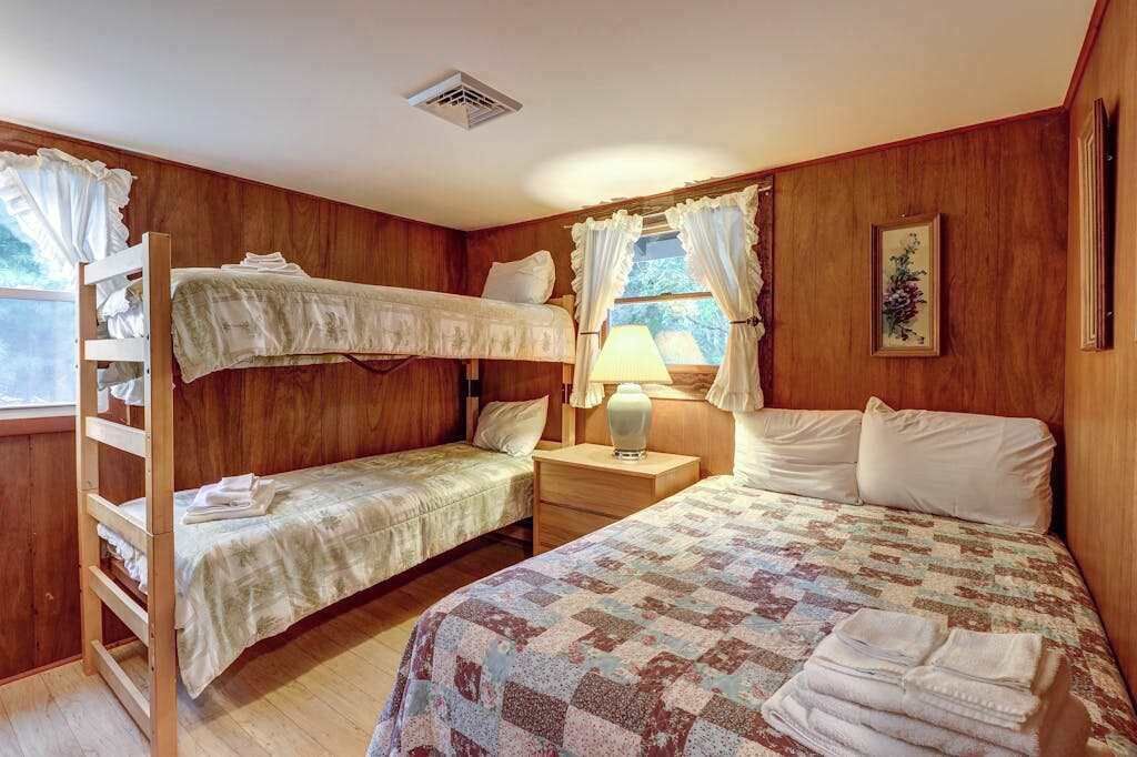 WiFi, bed sheets