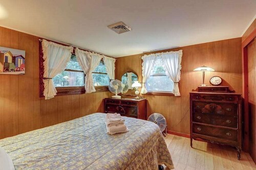 Comfy Cabin with Deck, Firepit, & Bike Path Access - Walk to Nauset Light Beach