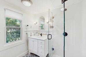 Shower, hair dryer, towels