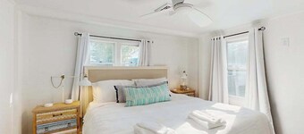 Peaceful waterview retreat with sunroom, AC, grill & amazing outdoor space