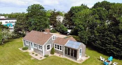 Peaceful waterview retreat with sunroom, AC, grill & amazing outdoor space