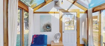 Peaceful waterview retreat with sunroom, AC, grill & amazing outdoor space