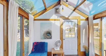 Peaceful waterview retreat with sunroom, AC, grill & amazing outdoor space