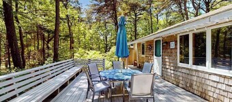 Dog-friendly forest cottage with firepit & great deck, walk to bay beaches